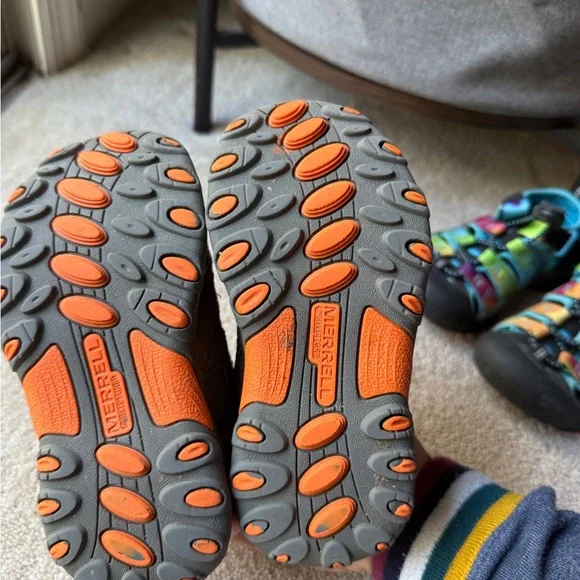 Merrell & Keen Toddler Outdoor Shoe Bundle Hiking & Water 8 & 9 Rainbow - Picture 5 of 6